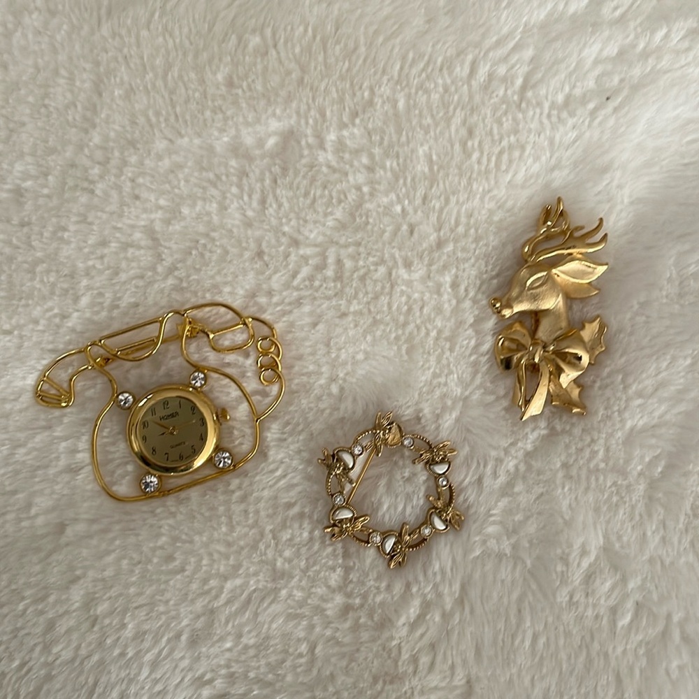 Set of 3 gold tone pins